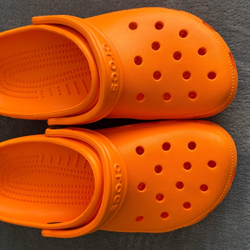 CROCS